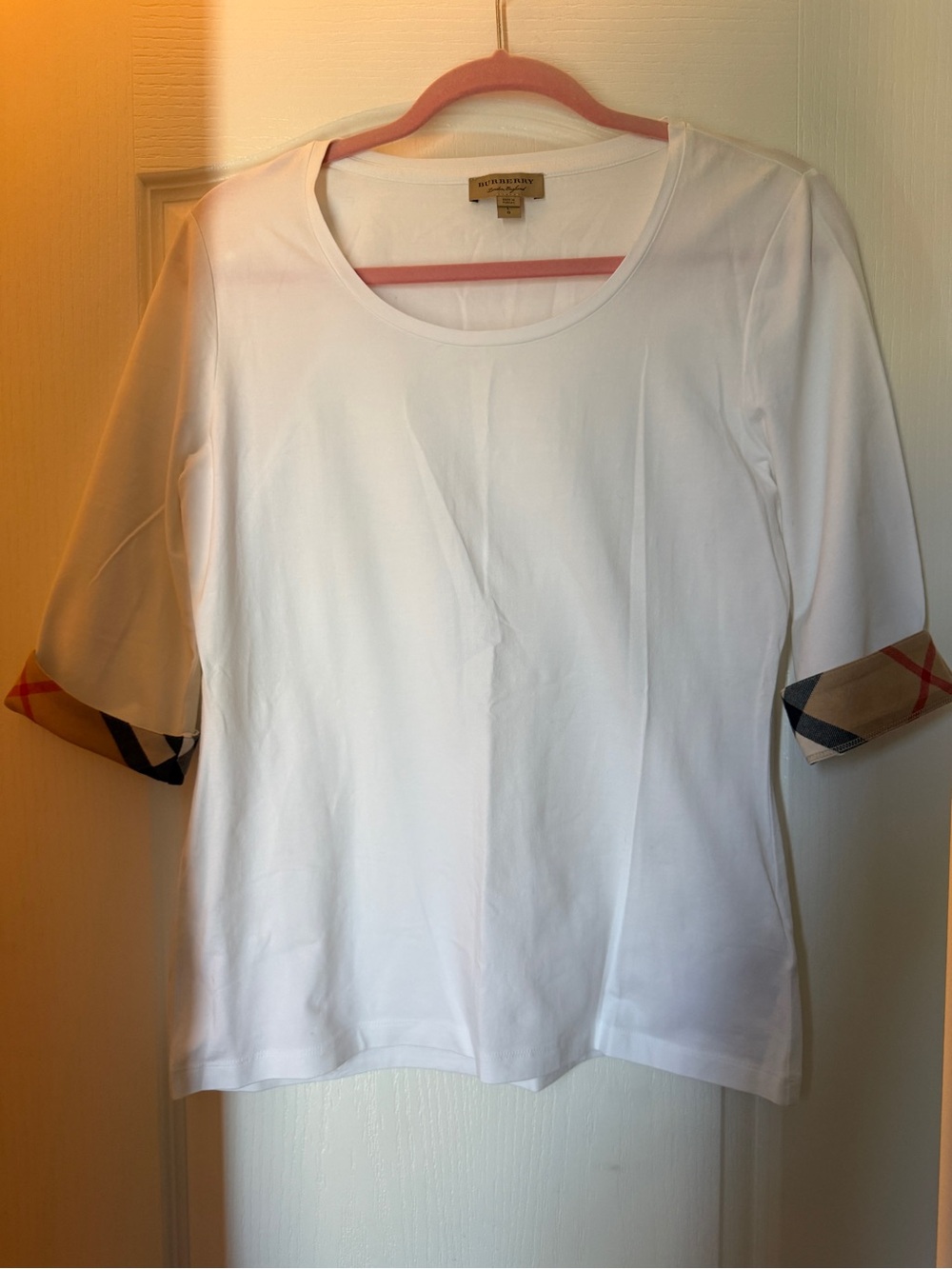 Burberry White Short Sleeve Scoop Neck Top with Signature Check Cuffs